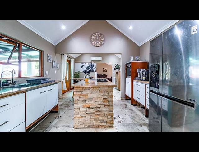 FARM FOR SALE IN SIR LOWRY'S PASS